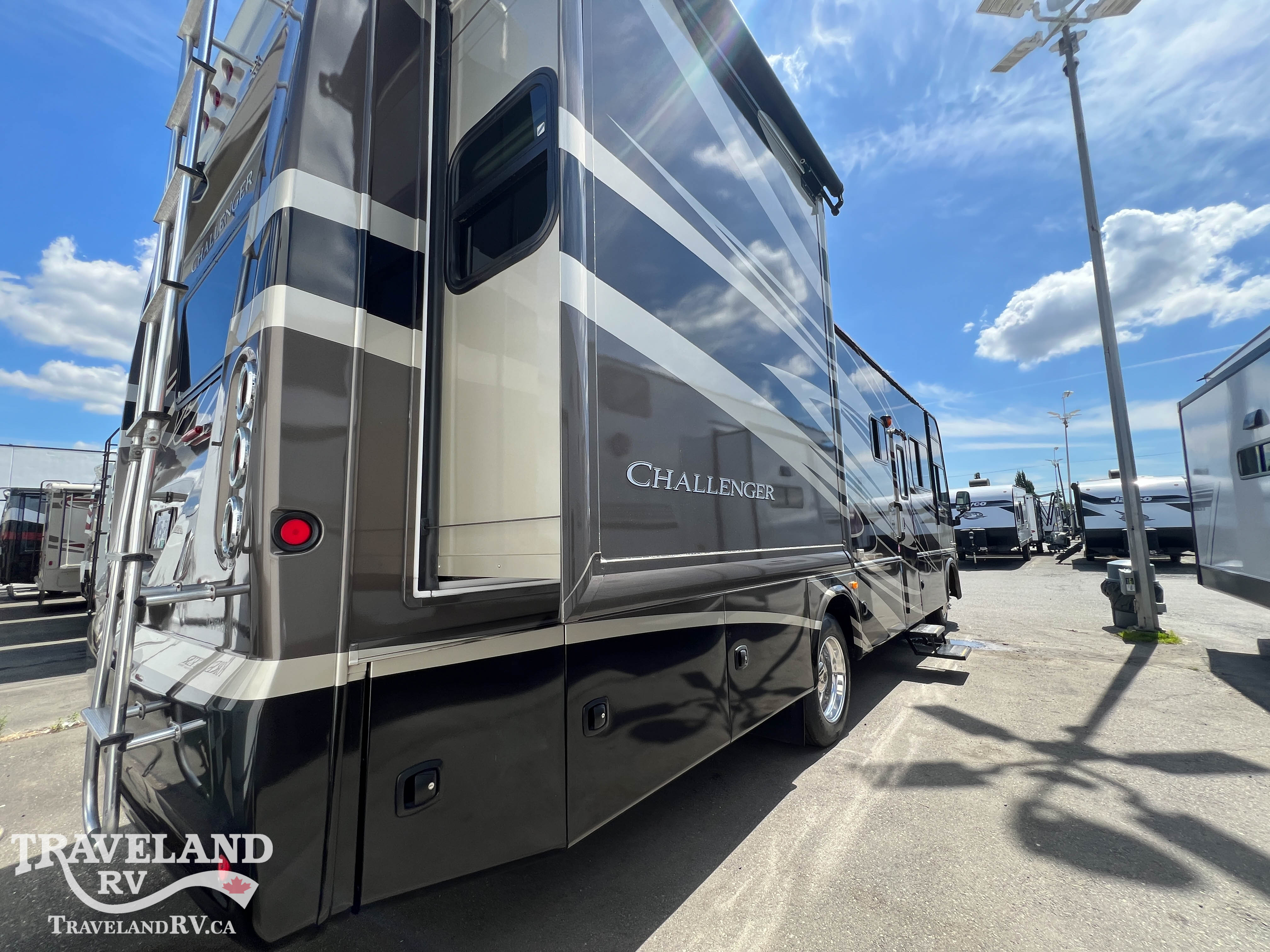 2012 Thor Motor Coach CHALLENGER 32VC HMS - Image 5
