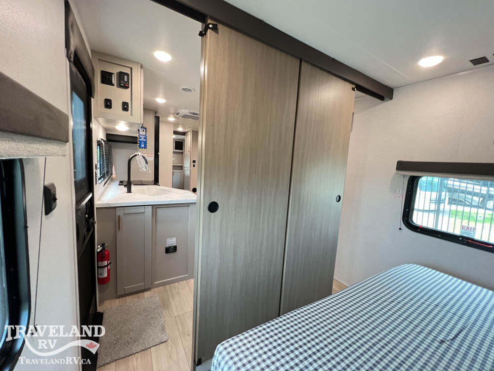 2027 Jayco Jay Flight SLX 321BDS - Image 16
