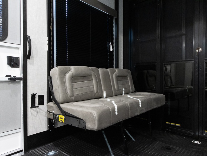 2025 Jayco Seismic Luxury Series 4113 - Image 25