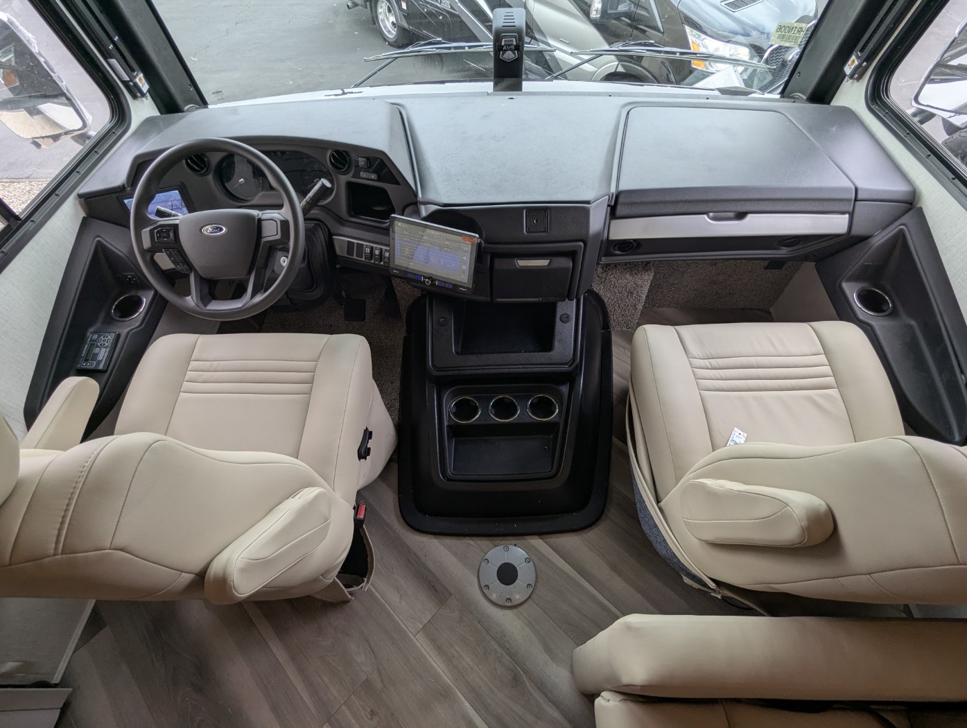 2026 Holiday Rambler Invicta 33HB - Image 9