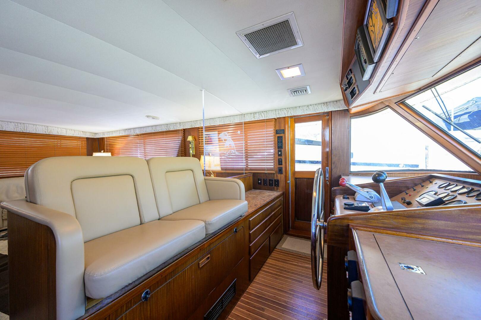 2003 Jupiter 31 Cuddy - Image 56