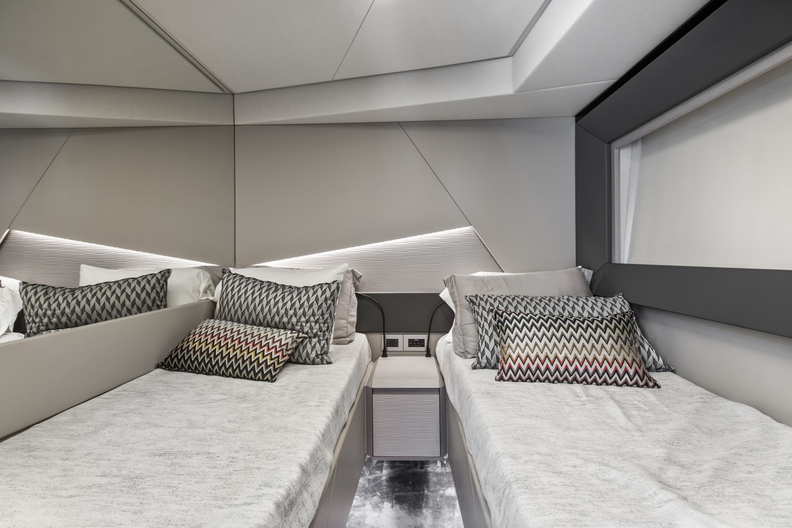 2020 Pershing 7X - Image 34