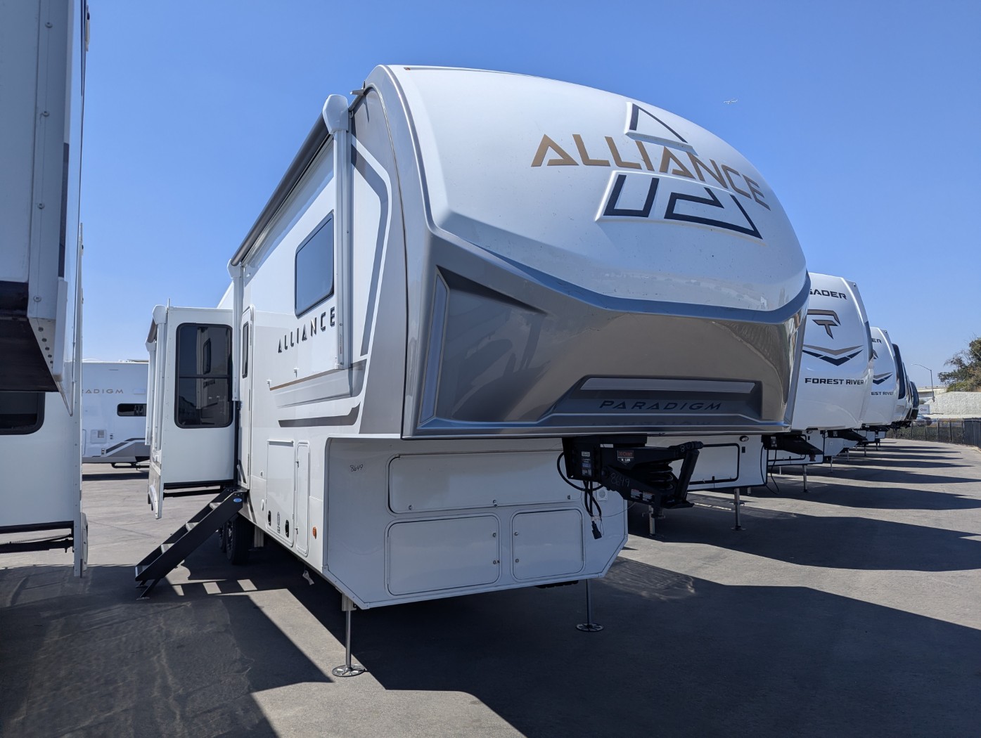 2027 Alliance RV Paradigm 312RK - Image 1
