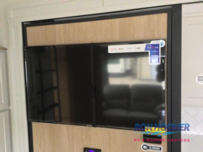 2025 FOREST RIVER 4002FB - Image 8