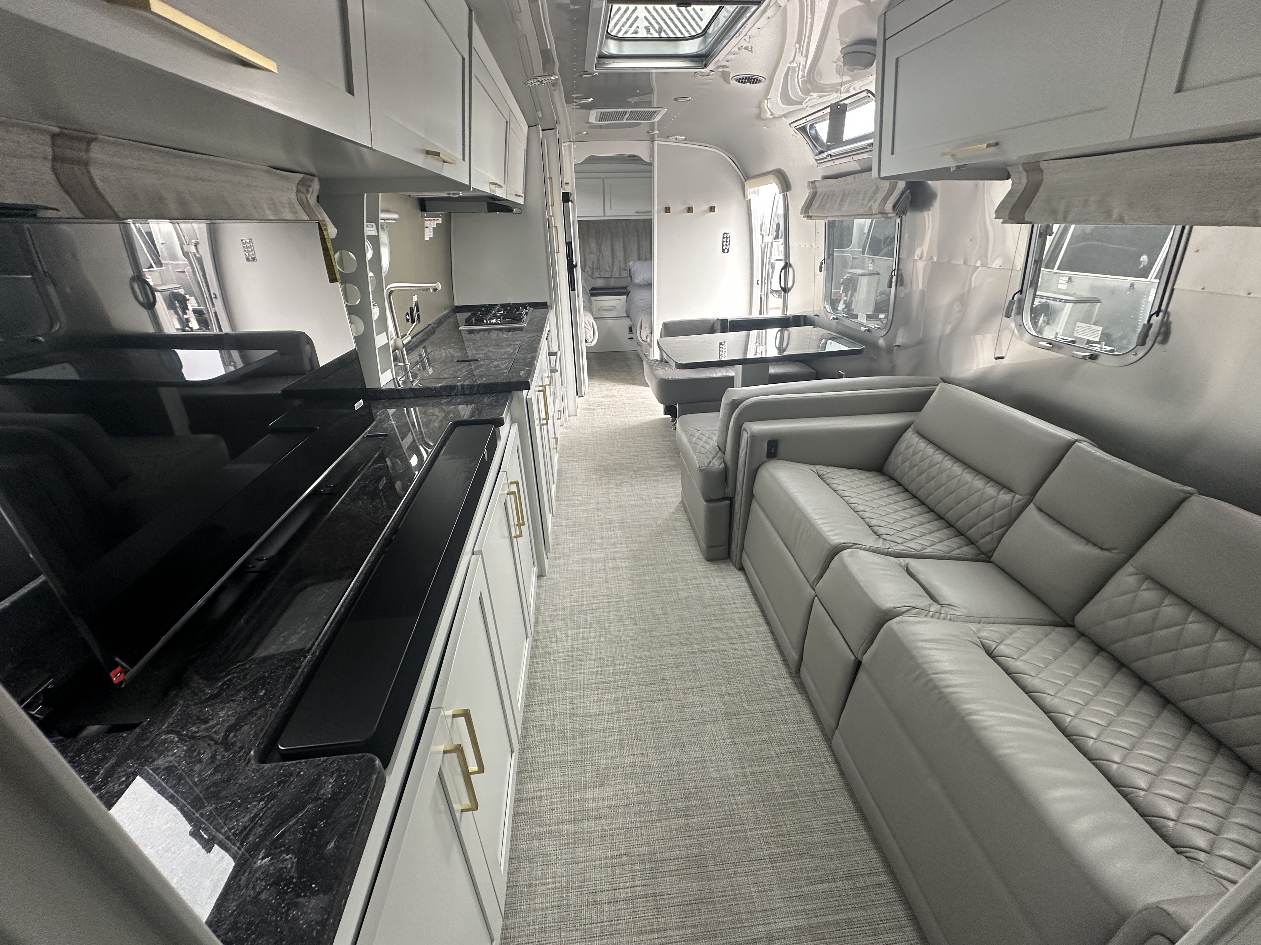 2026 Airstream Classic 33FB - Image 6
