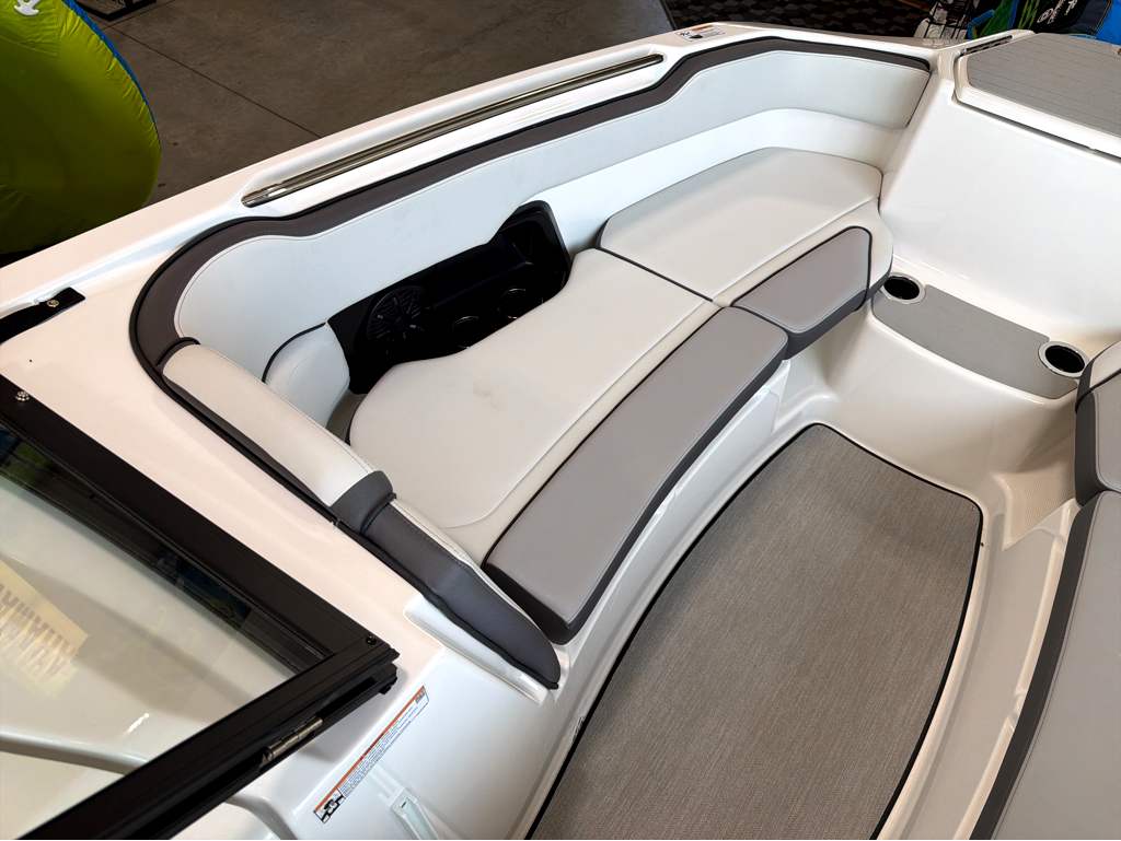 2026 Yamaha Boats AR250 - Image 14