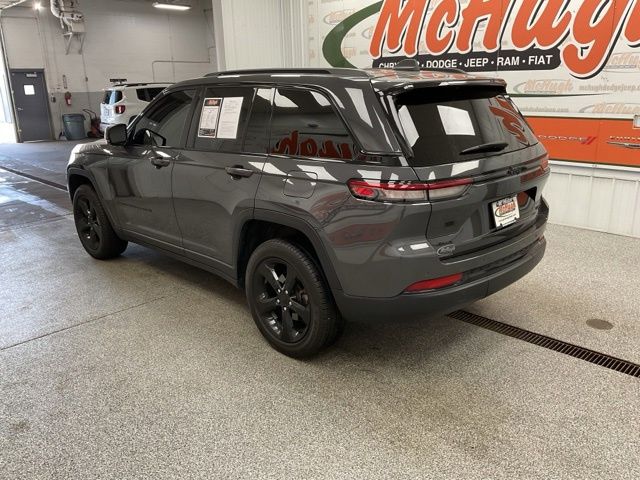 2023 Jeep Grand-Cherokee-L Laredo Altitude 4x4 - Image 5
