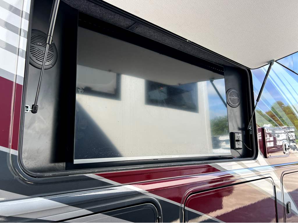 2024 HOLIDAY RAMBLER INVICTA 36Y - Image 6