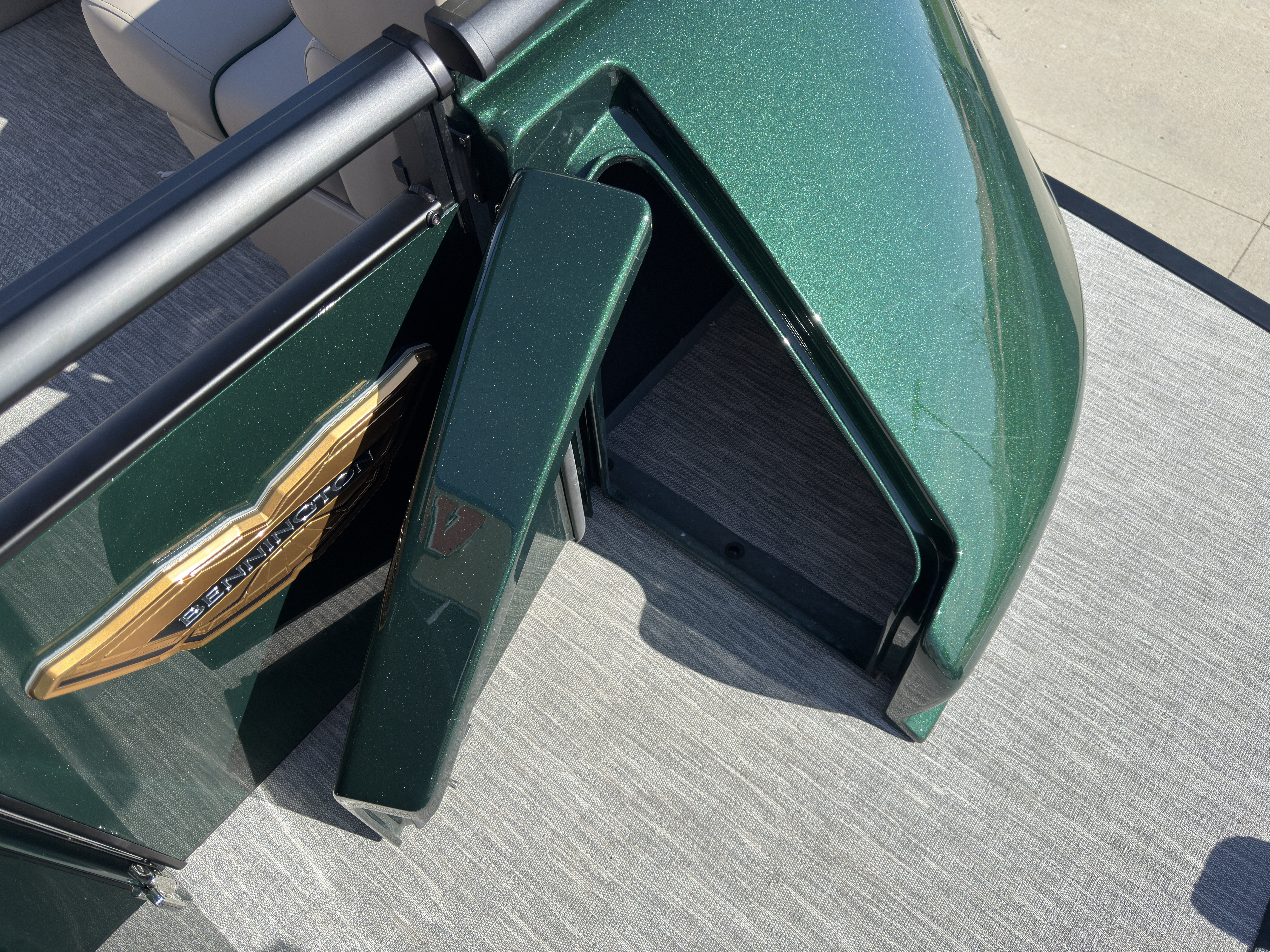 2026 Bennington 25QXSBA 425HP V10 Tritoon Pontoon - Image 83