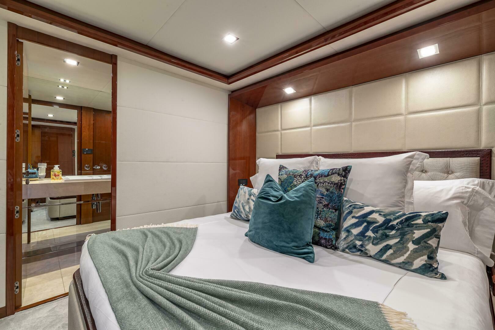 2012 Princess 32M - Image 44