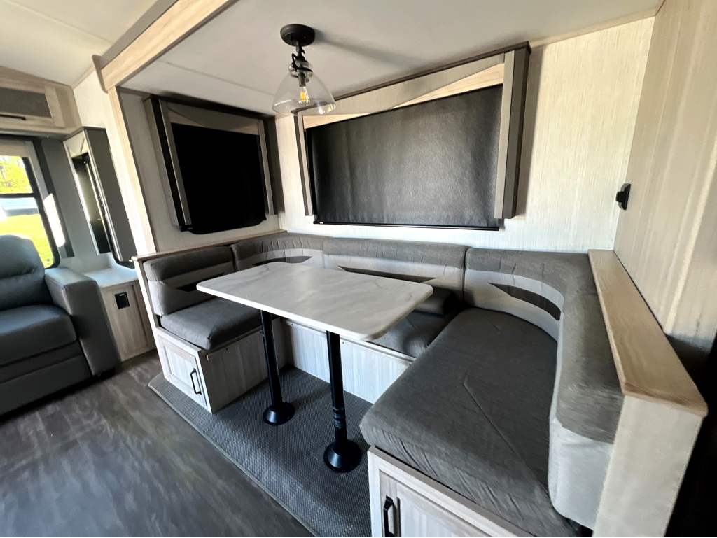 2022 CRUISER TWILIGHT 2690 - Image 6