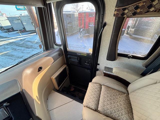 2014 Coachmen Cross Country 404RB - Image 61