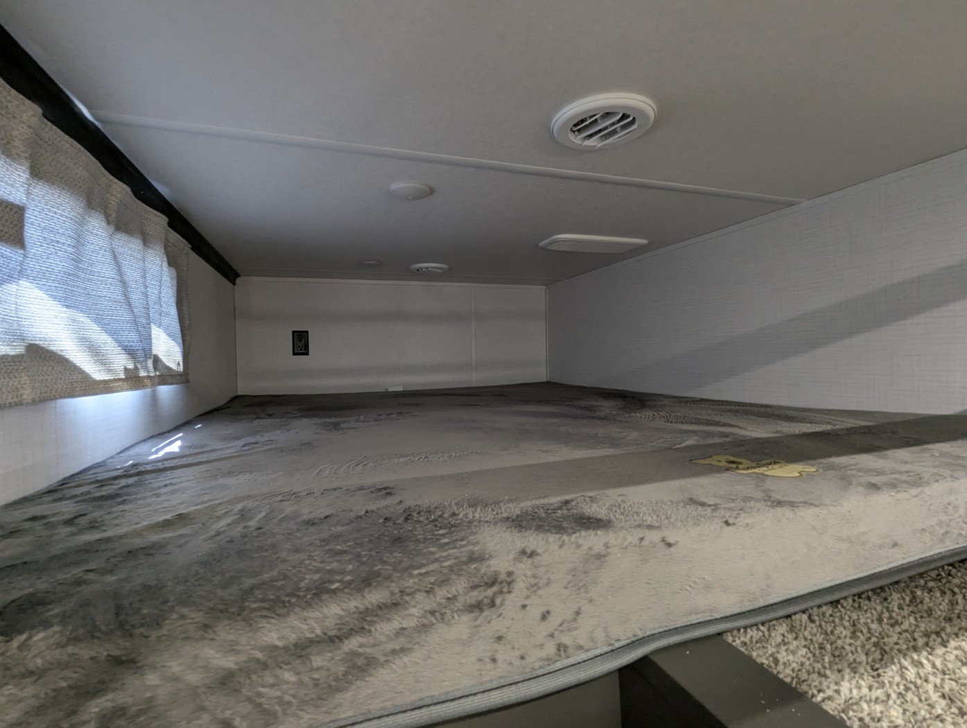 2025 Palomino Columbus 376DS - Image 25