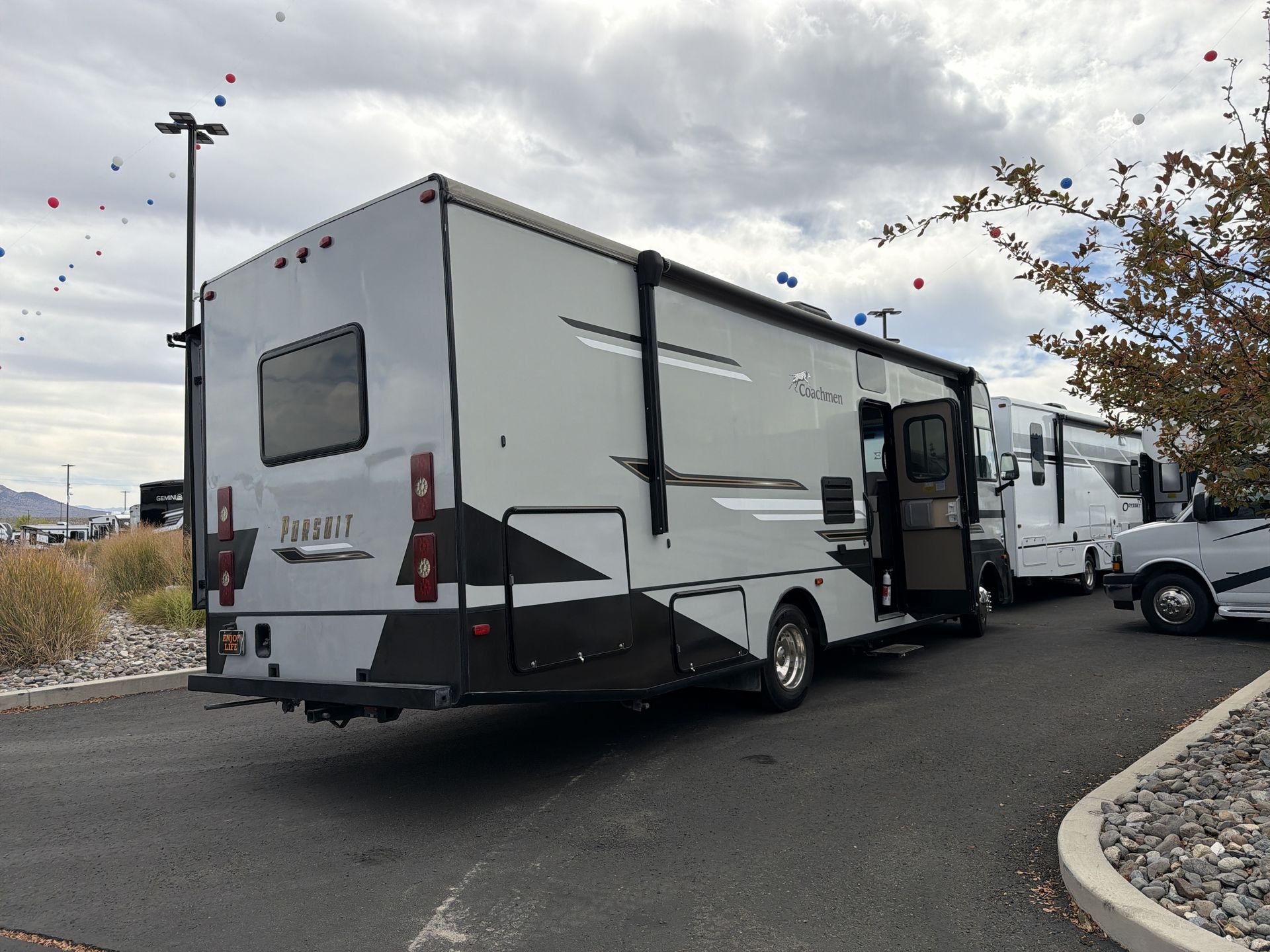 2023 Coachmen Pursuit 31BH - Image 7