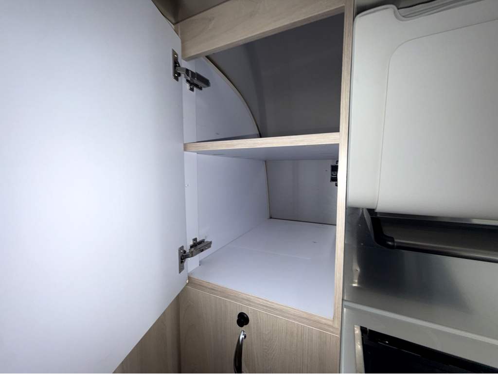 2024 AIRSTREAM GLOBETROTTER 27FB TWIN - Image 21