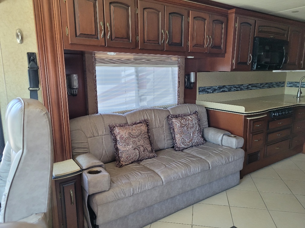 2011 Newmar Dutchstar 4020 - Image 7