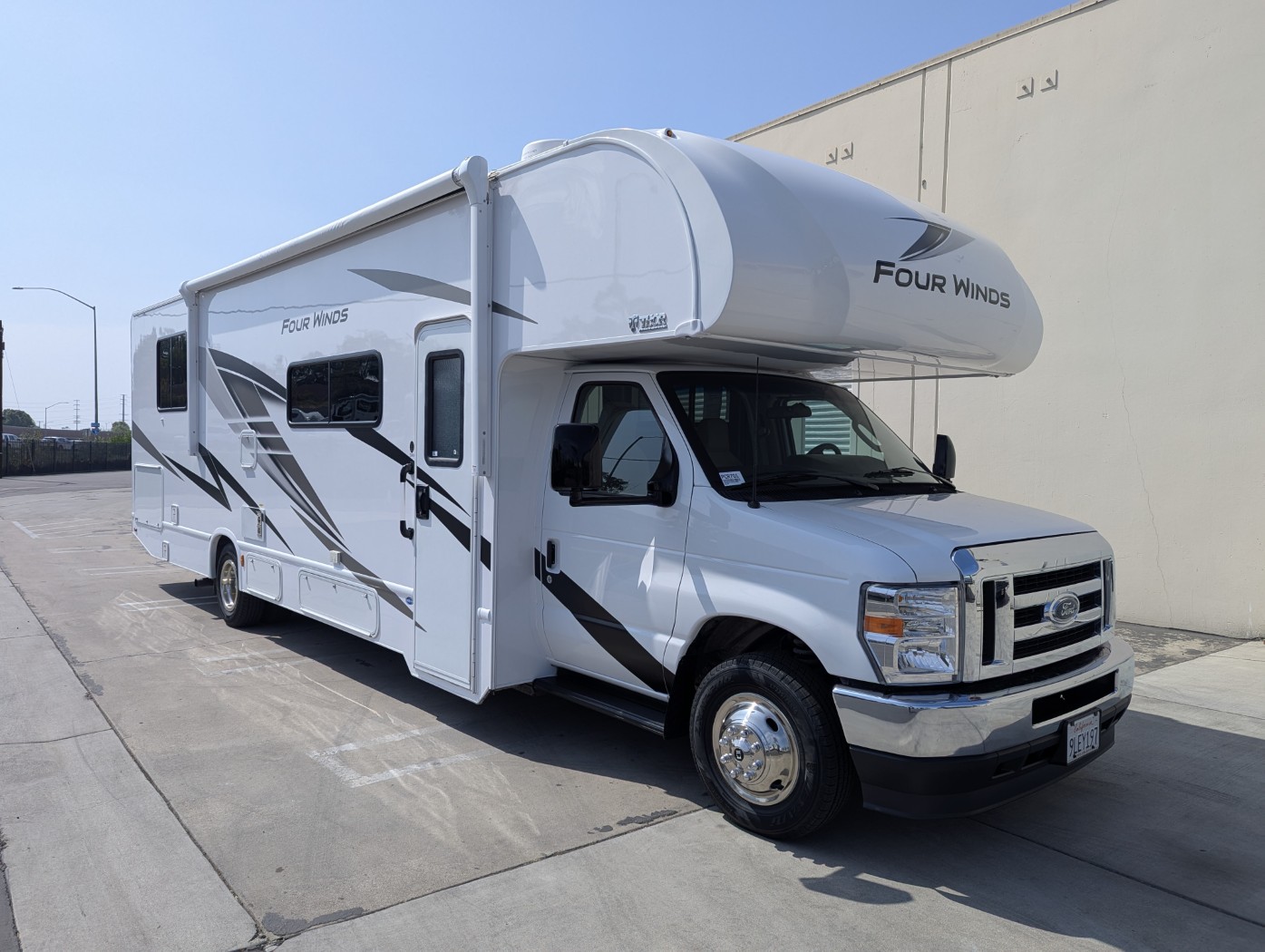 2025 Thor Motor Coach Four Winds 31MV - Image 1