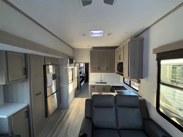 2026 Grand Design Momentum G-Class 415G - Image 18
