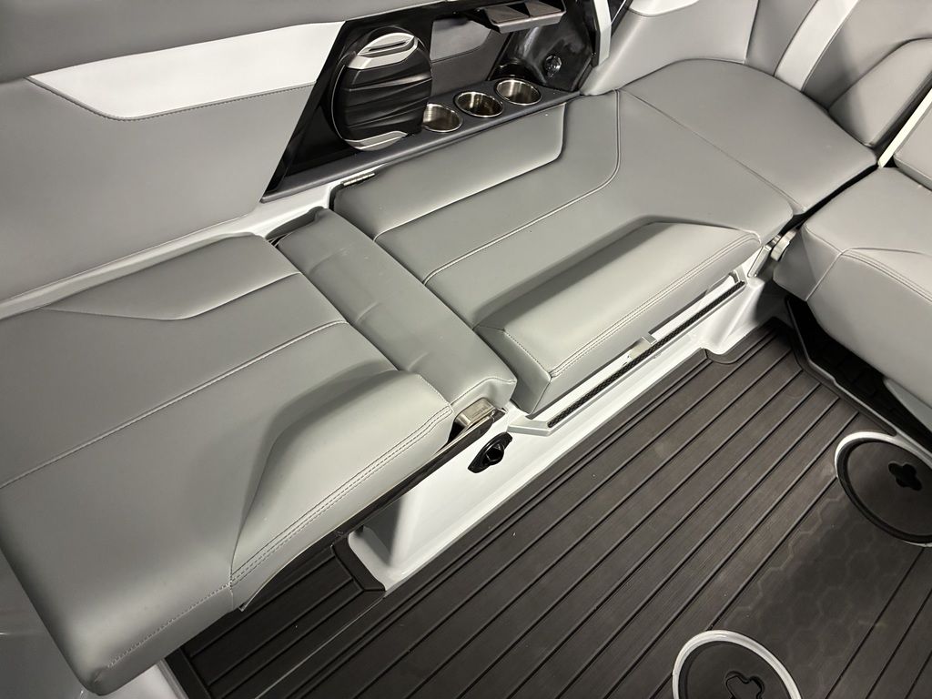 2026 MasterCraft XT24 - Image 38