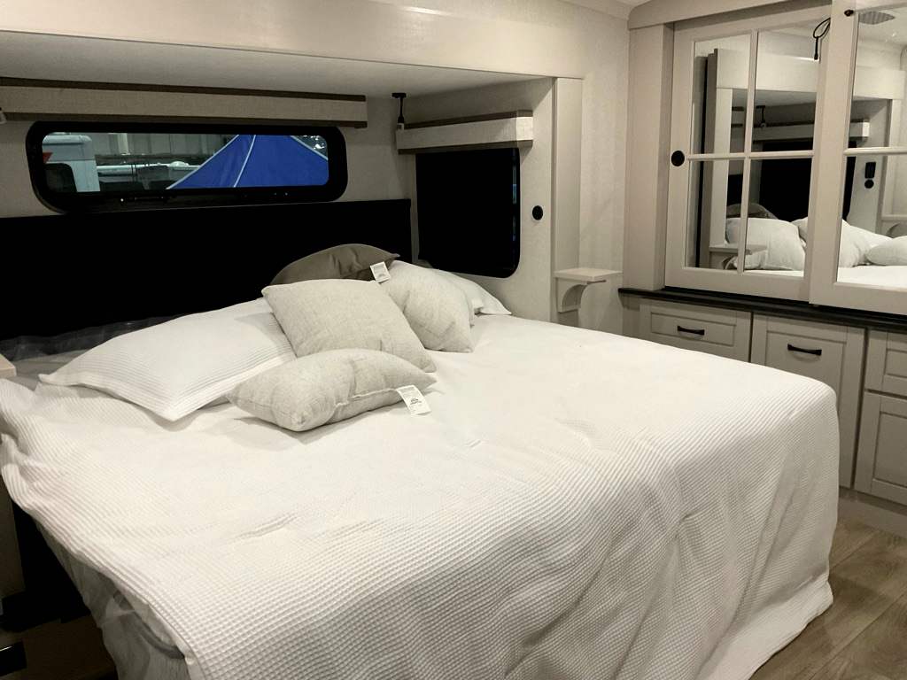 2026 JAYCO NORTH POINT 395 DSDB - Image 30