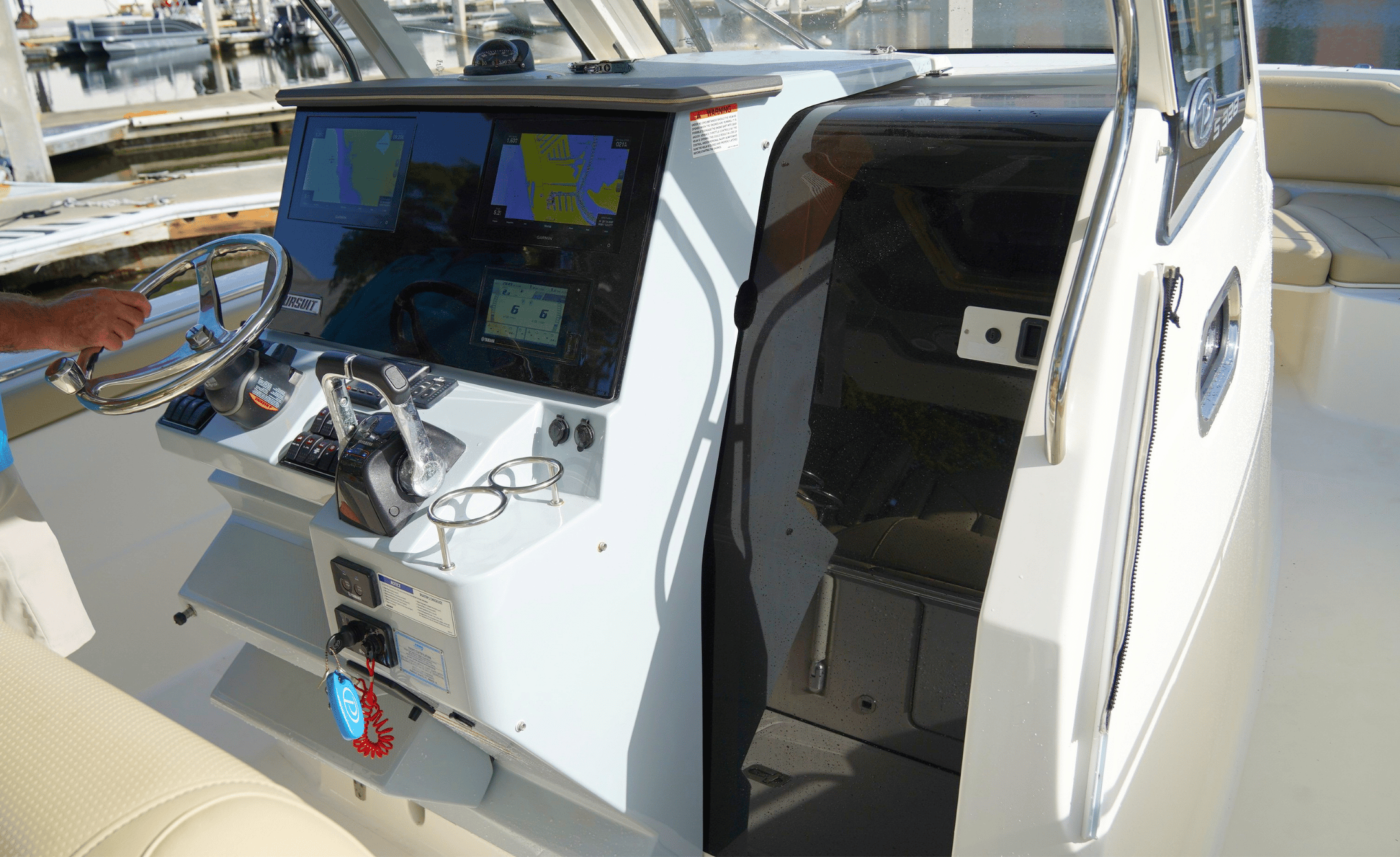 2020 PURSUIT S328 - Image 30