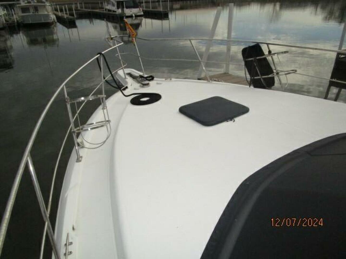 1999 Carver 40 Cockpit - Image 5