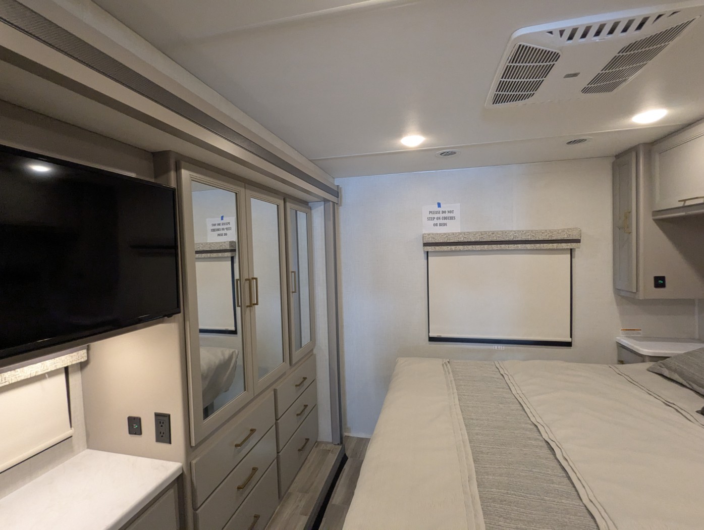 2025 Thor Motor Coach Windsport 35R - Image 37