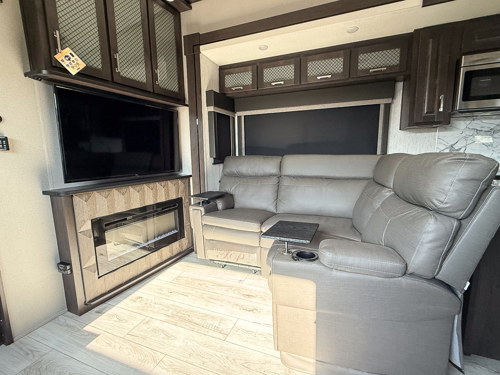 2020 GRAND DESIGN 395M - Image 32