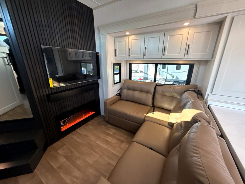 2026 GRAND DESIGN SOLITUDE 414LJMJ - Image 12