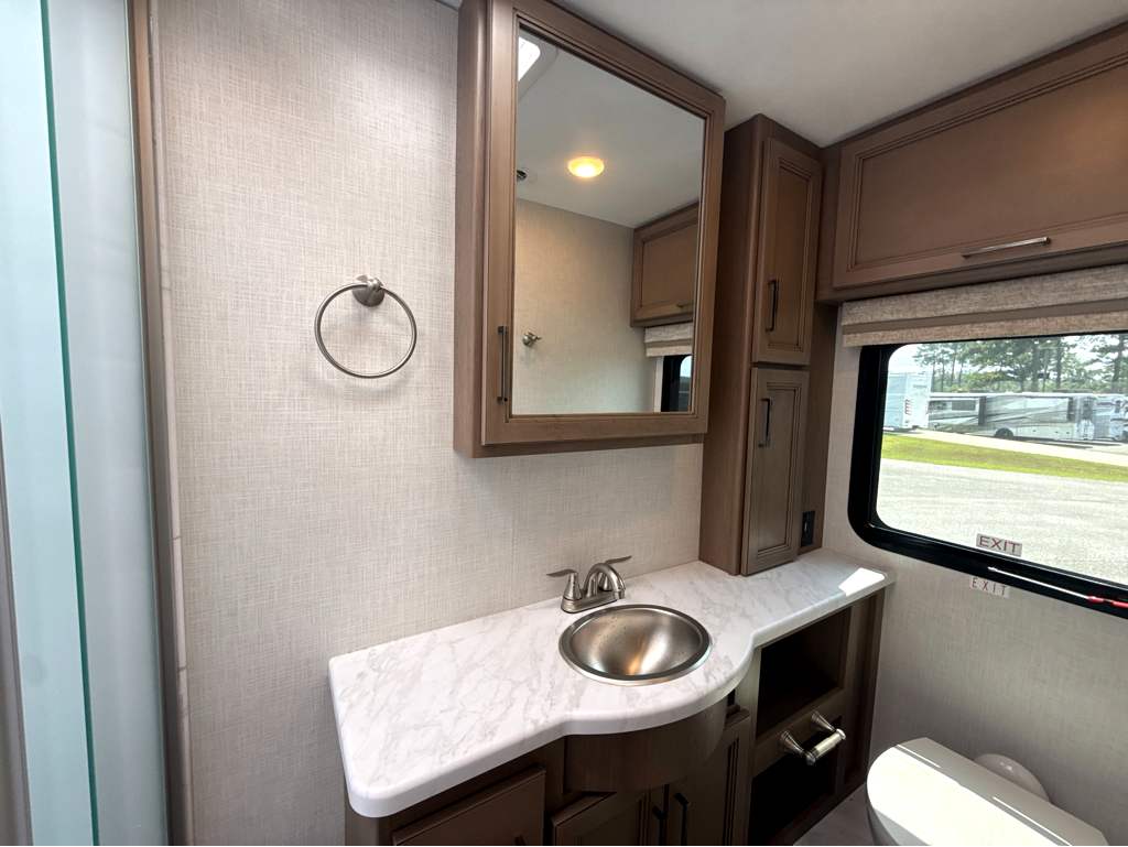 2027 THOR MOTOR COACH HURRICANE 36H - Image 25