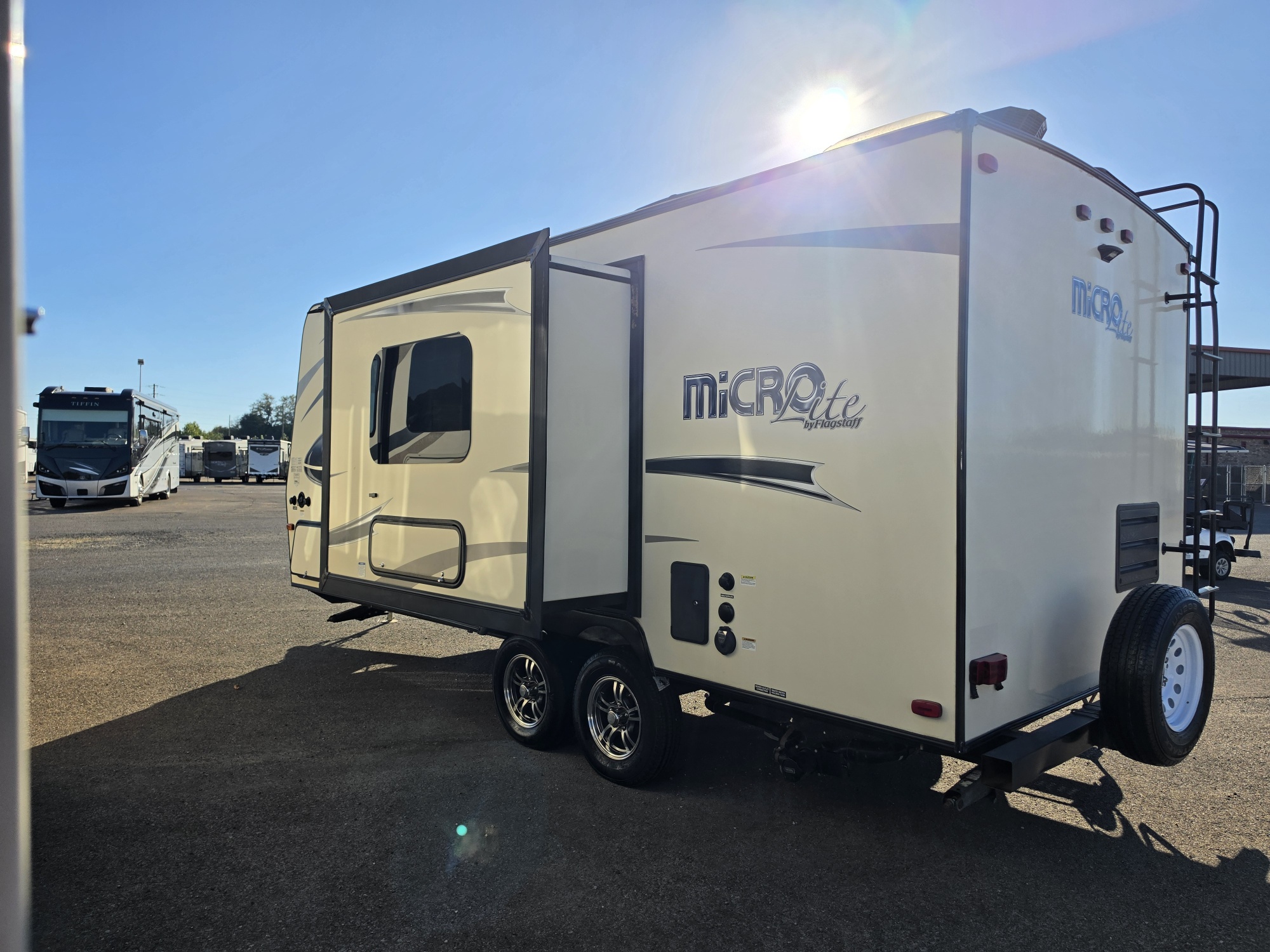 2017 FLAGSTAFF MICROLITE 21FBRS - Image 3