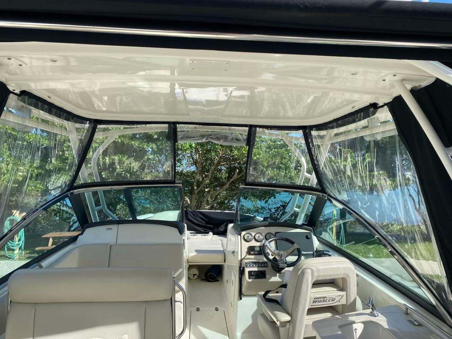2018 Boston Whaler 270 Vantage - Image 16