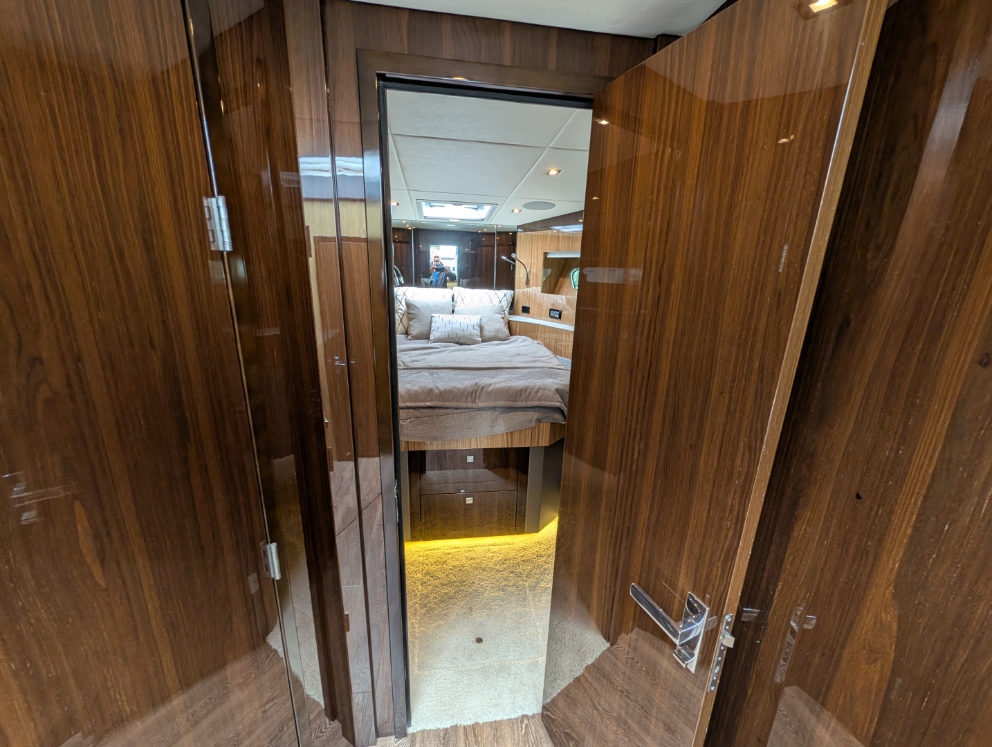 2022 Cruisers Yachts 54 Cantius - Image 46