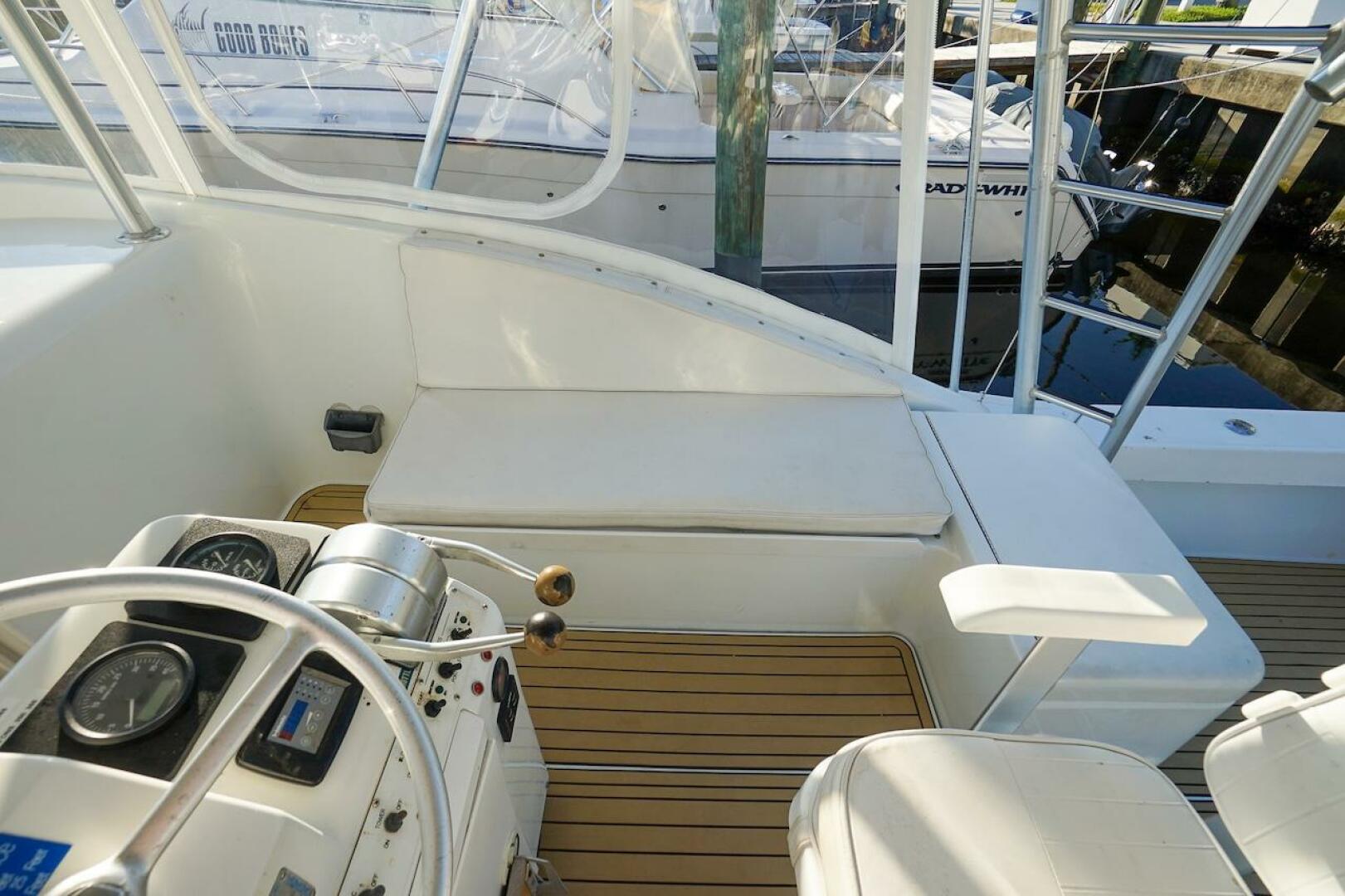 1997 Luhrs Tournament 320 Open - Image 39