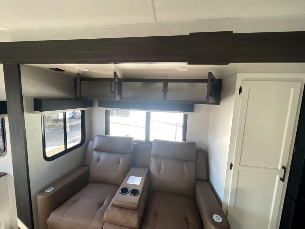 2026 VENTURE RV SPORTTREK 302VRD - Image 27