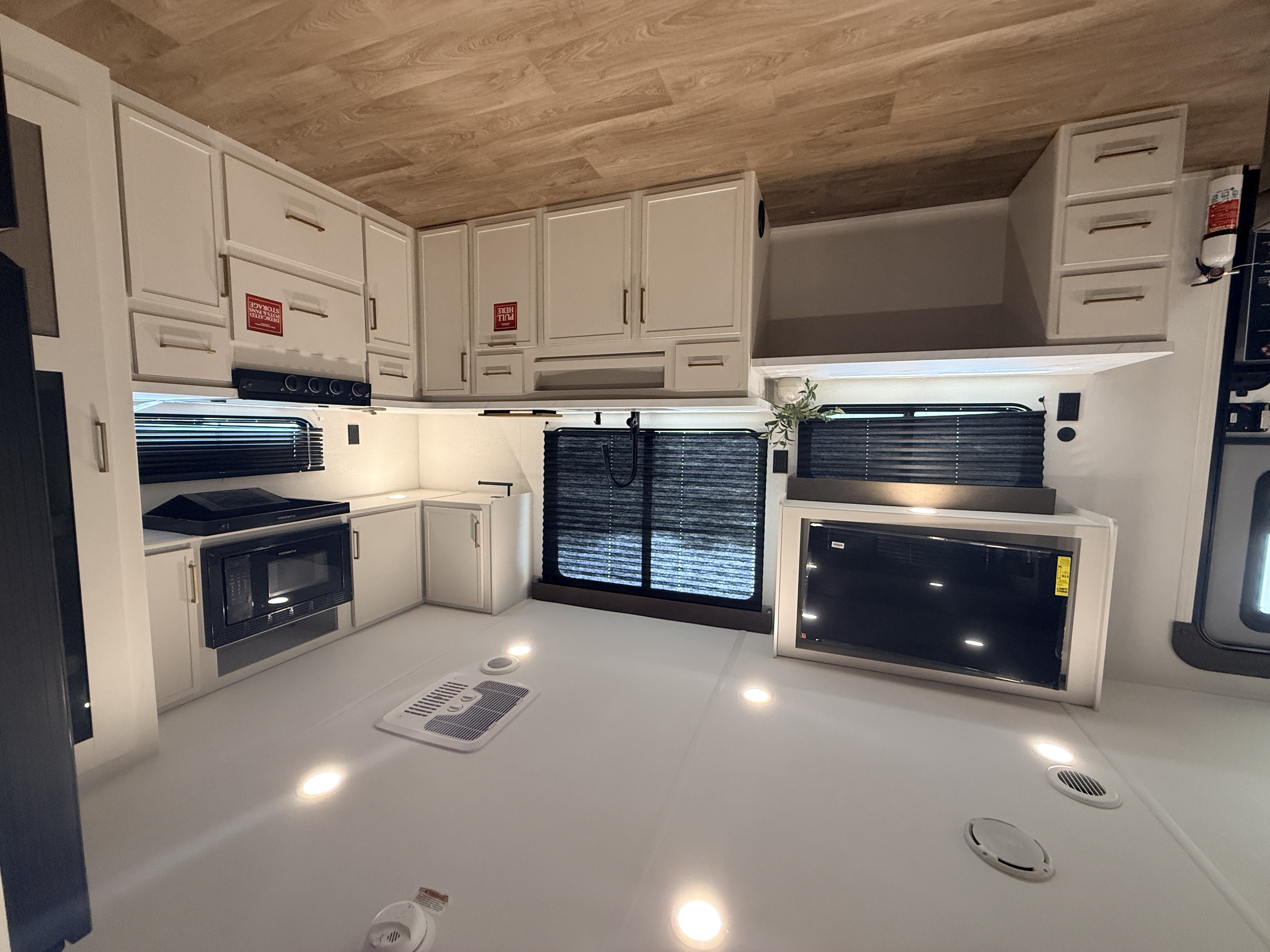 2027 Grand Design Transcend 315RKT - Image 14