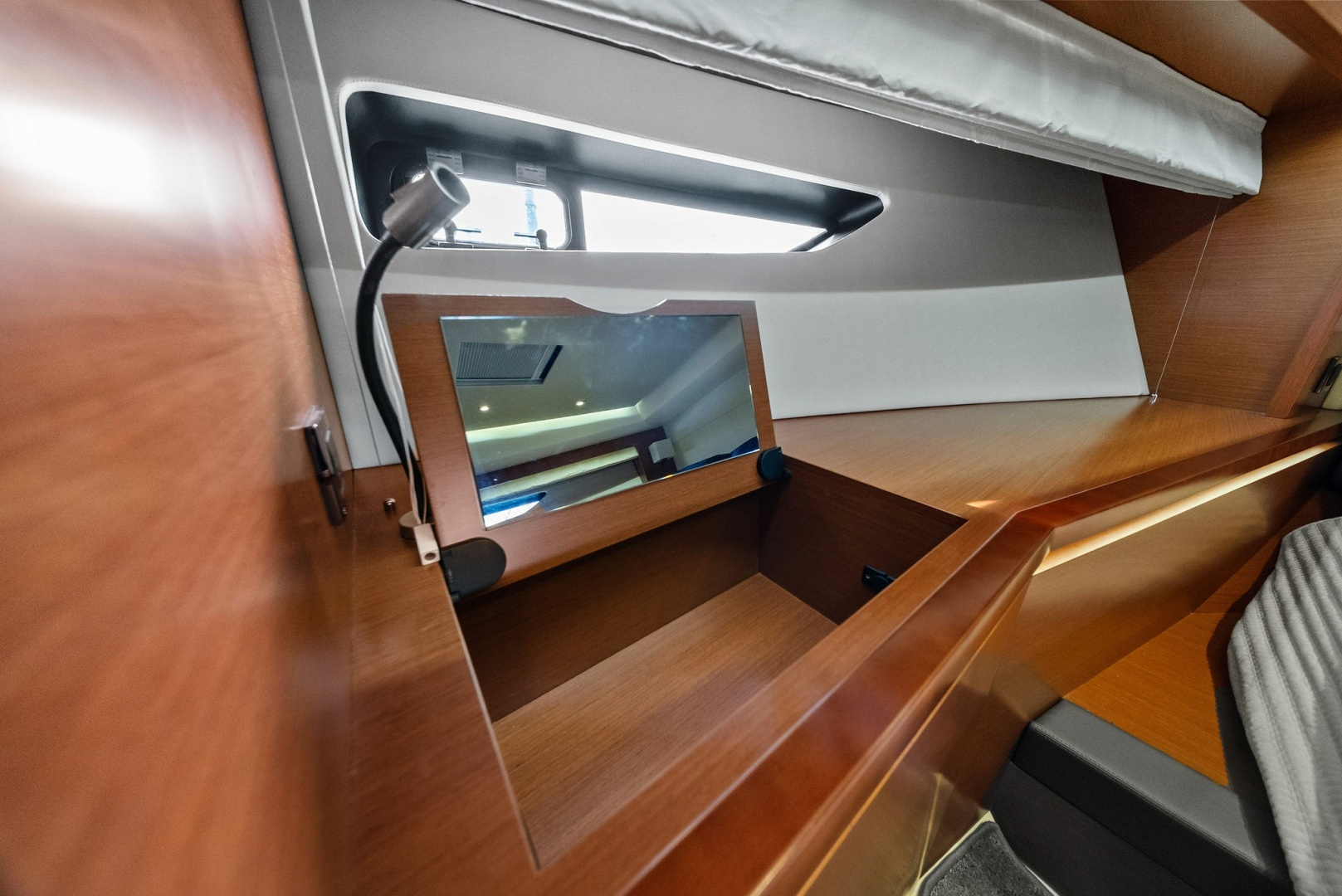 2015 Prestige 550 Base - Image 50