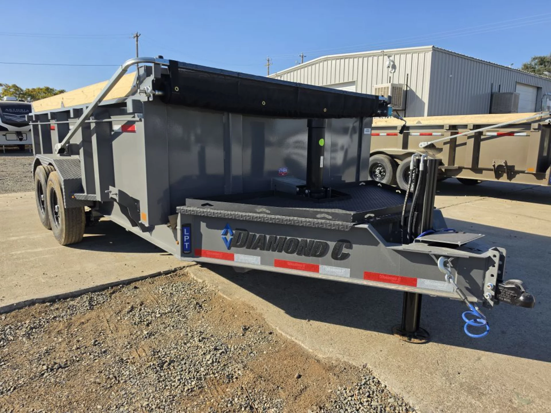 2027 DIAMOND C TRAILERS DIAMOND C LPT 207 HEAVY DUTY 14X82 32 SIDES PACESETTER - Image 1