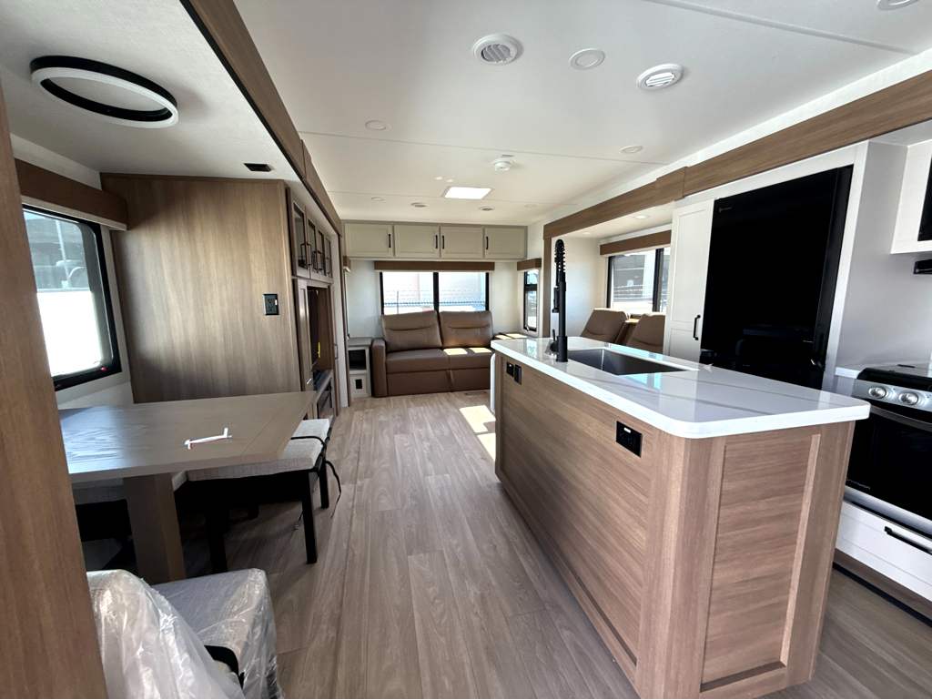 2027 VENTURE RV SPORTTREK 343VIK - Image 10