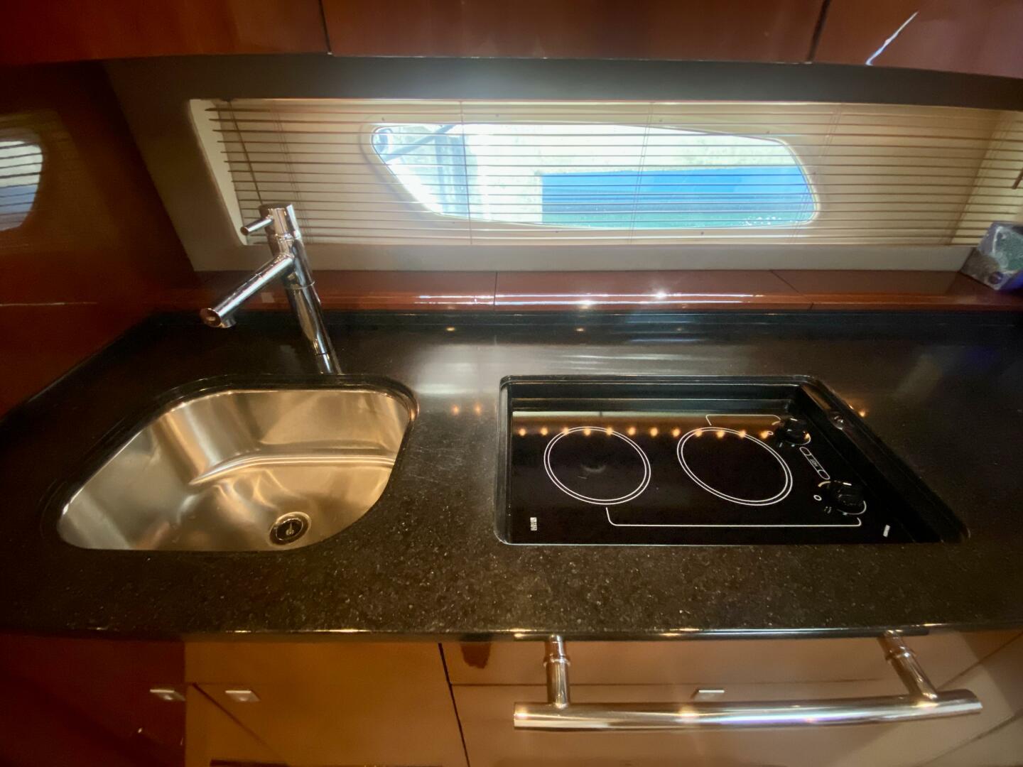 2010 Sea Ray 450 Sundancer - Image 56