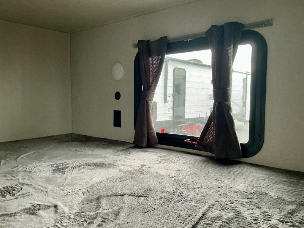 2026 COACHMEN 333DORM - Image 18