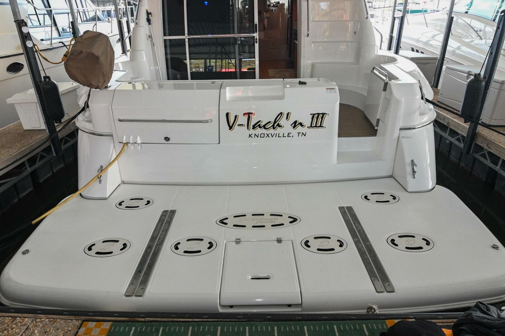 2002 Cruisers Yachts 5000 Sedan Sport - Image 12