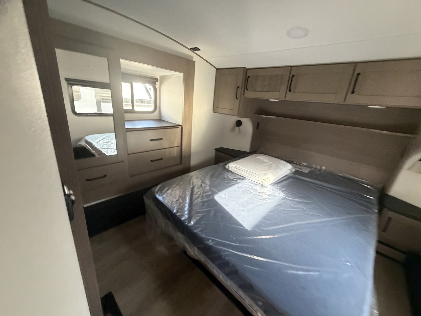 2026 GRAND DESIGN 303RLS - Image 34