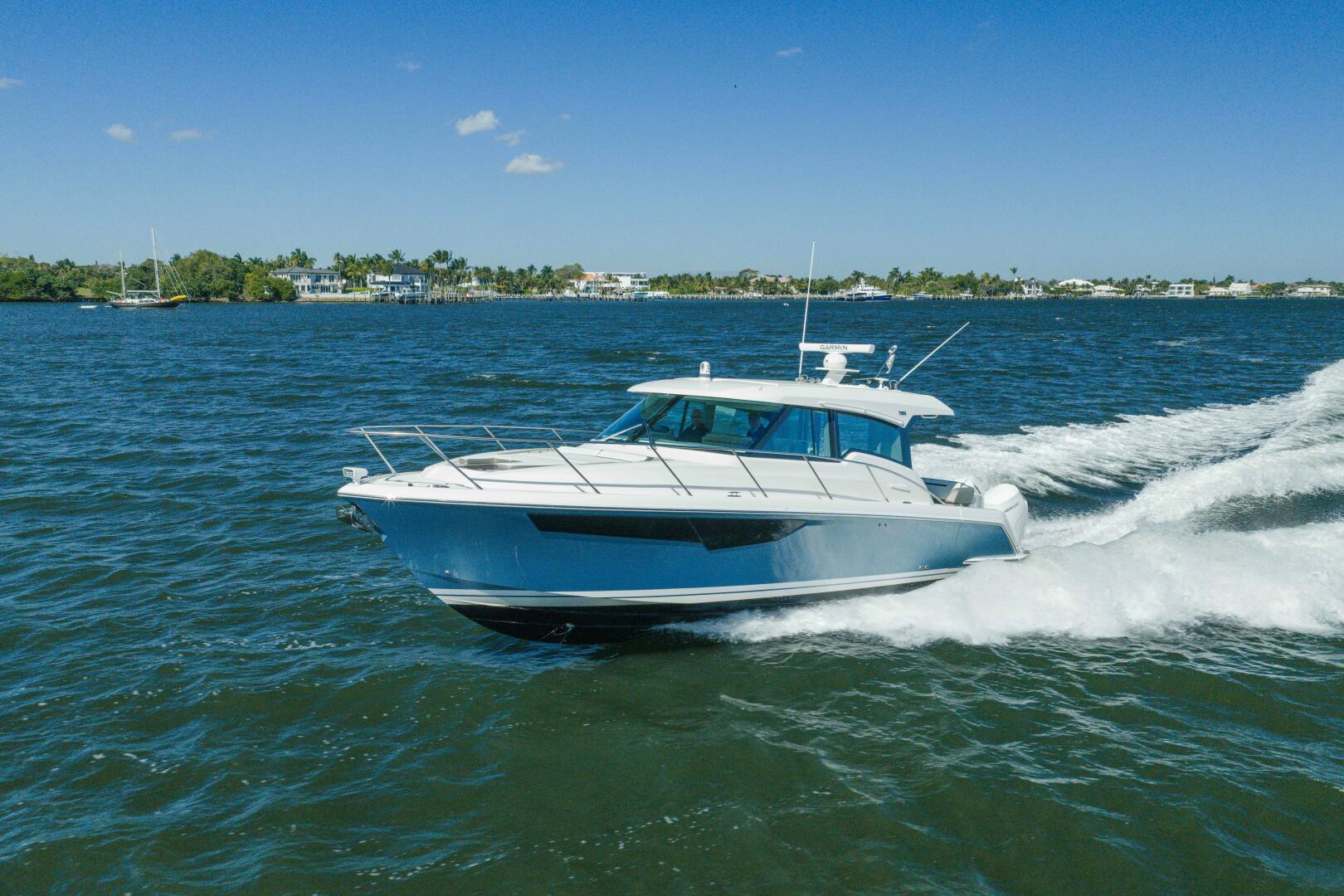 2025 Tiara Yachts 43 LE - Image 54