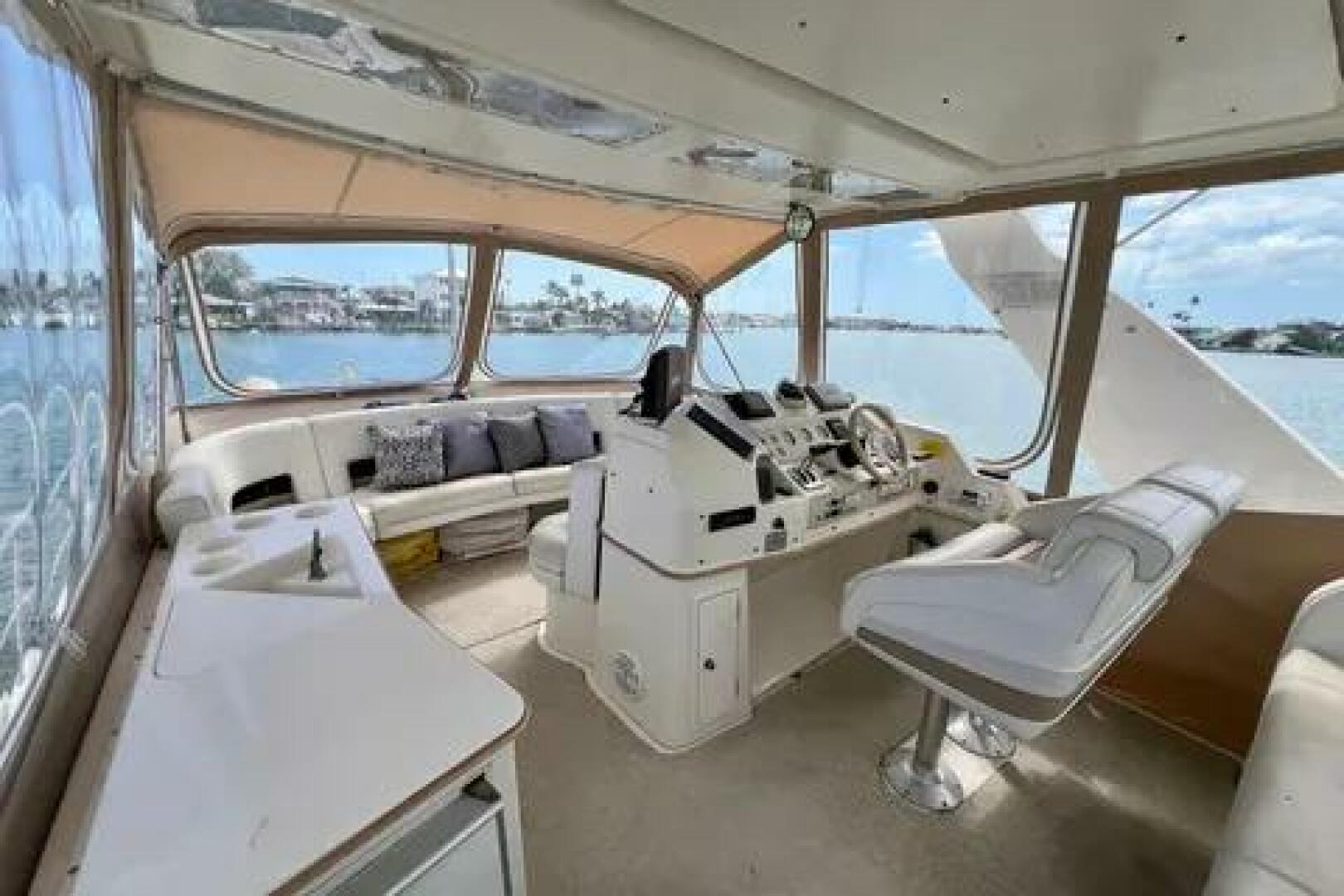 1996 Cruisers Yachts 4285 Express Bridge - Image 8