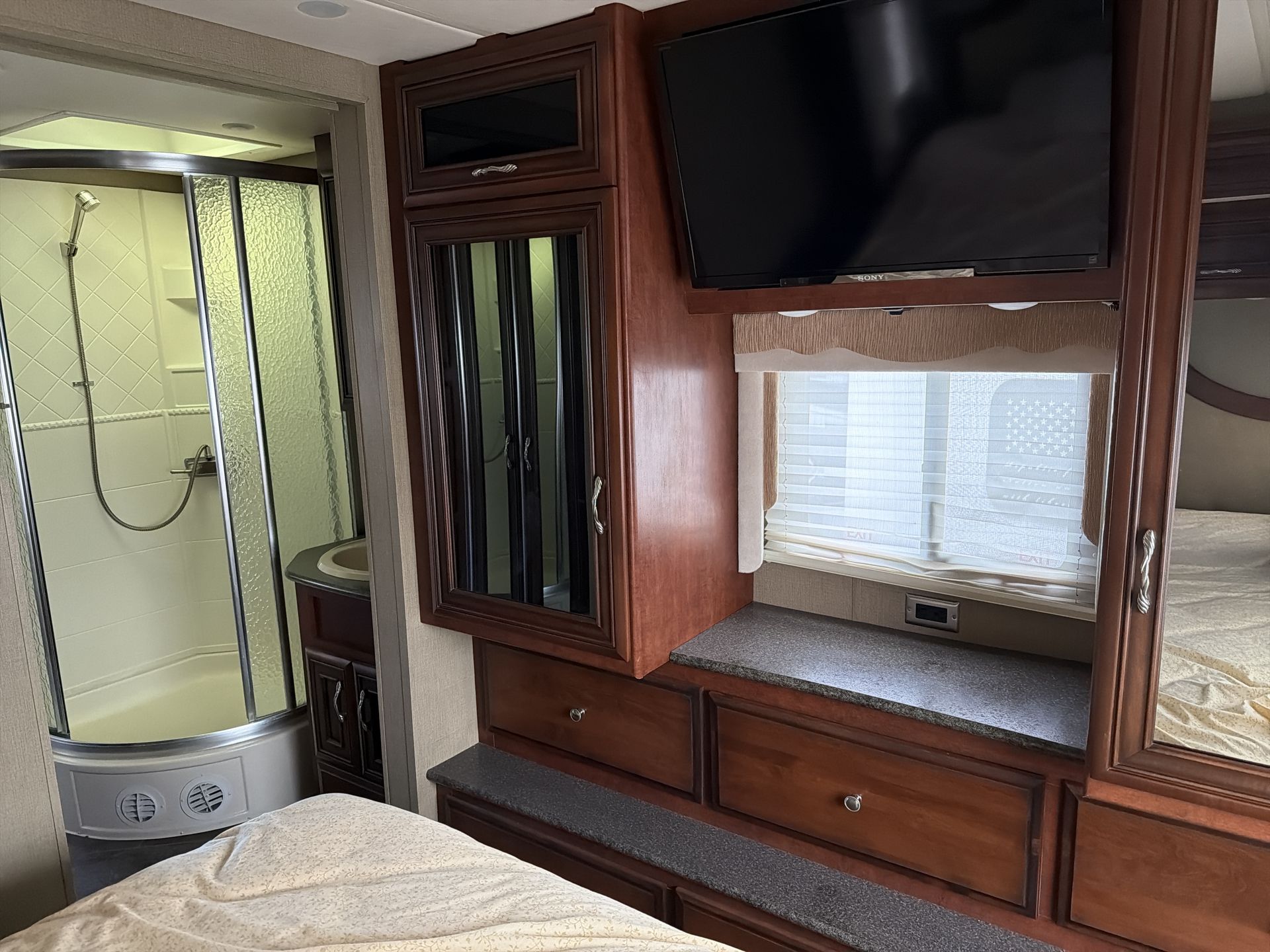 2014 Newmar Bay Star 3309 - Image 45