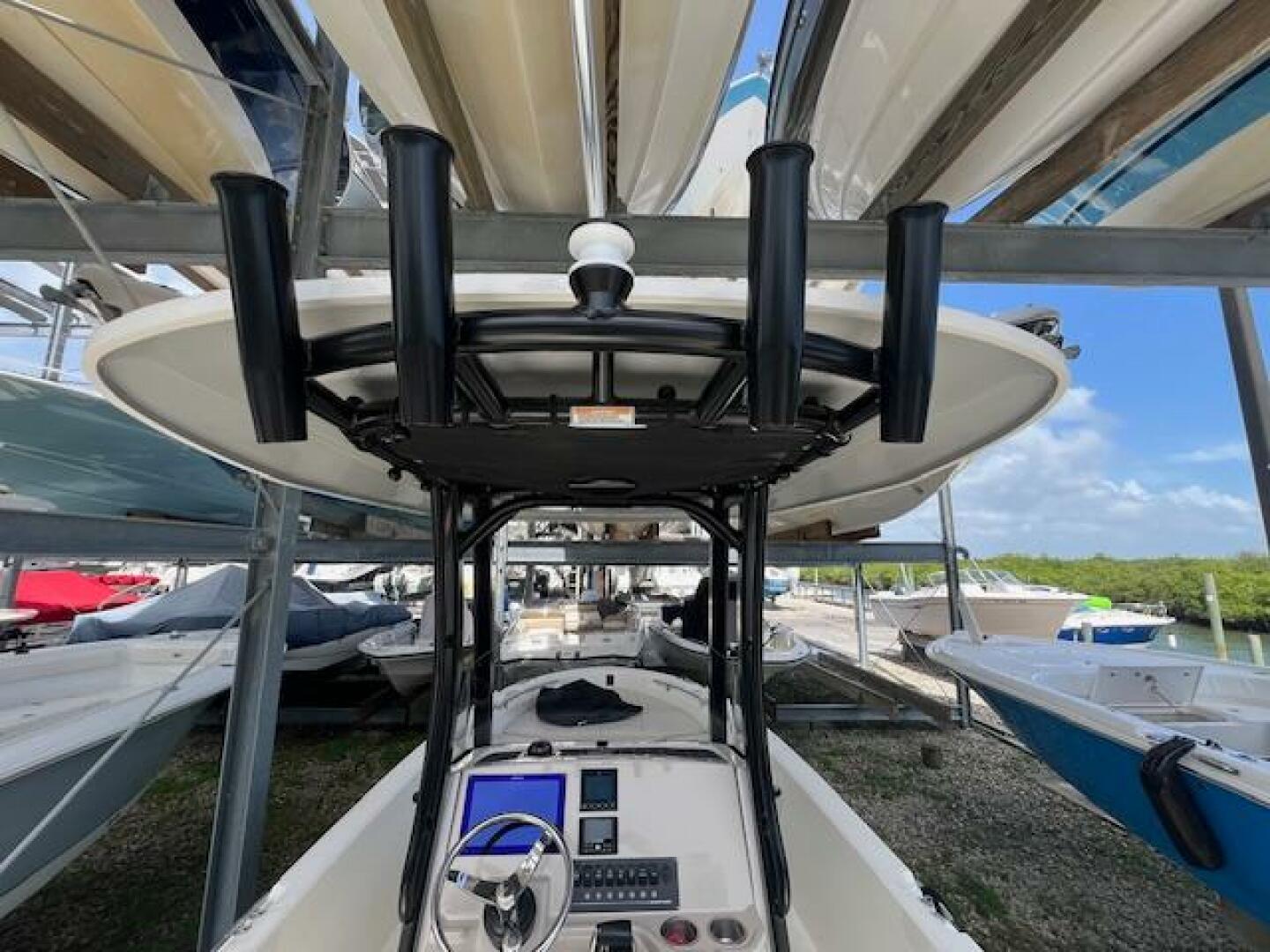 2023 Boston Whaler 250 DAUNTLESS Base - Image 31