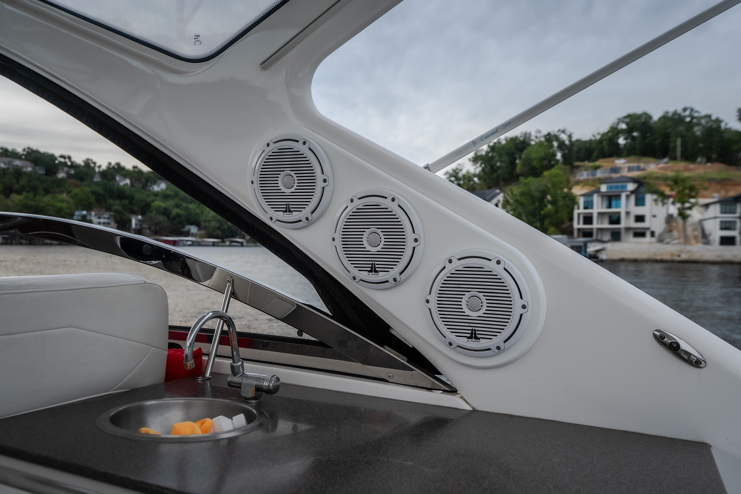 2009 Regal 4460 Express Cruiser - Image 12