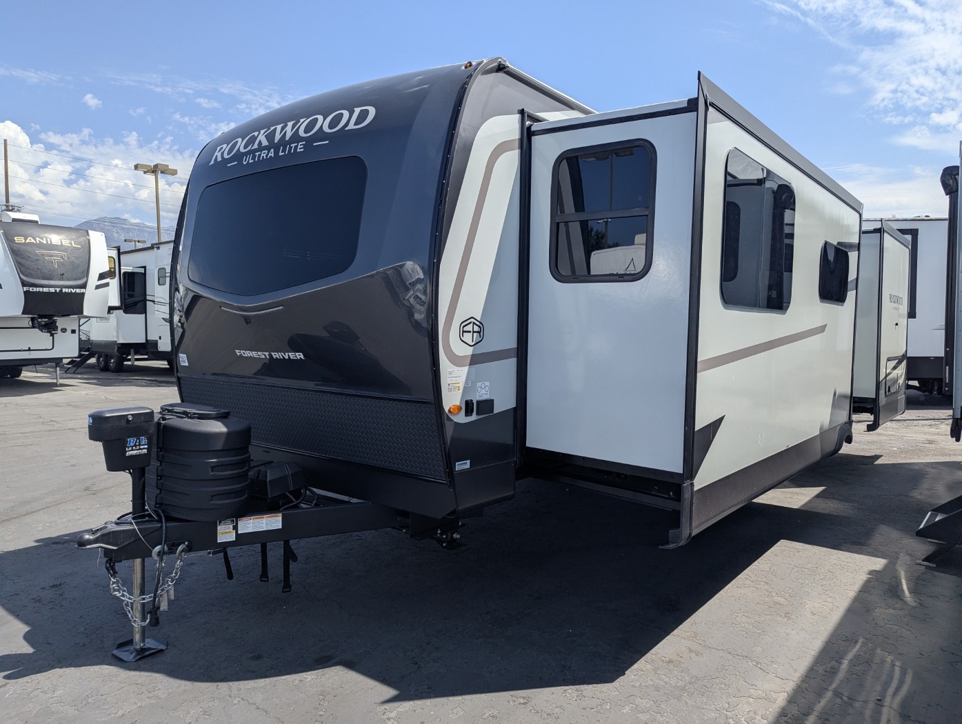 2027 Forest River Rockwood Ultra Lite 2608BS - Image 4