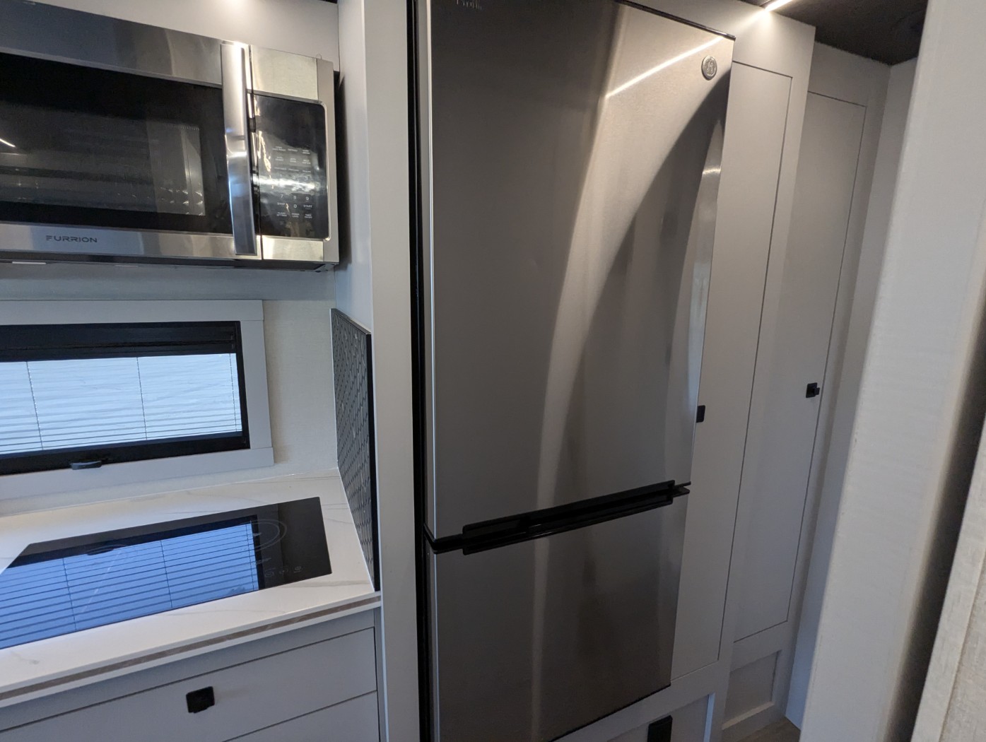 2026 Coachmen Euro 25TB - Image 22
